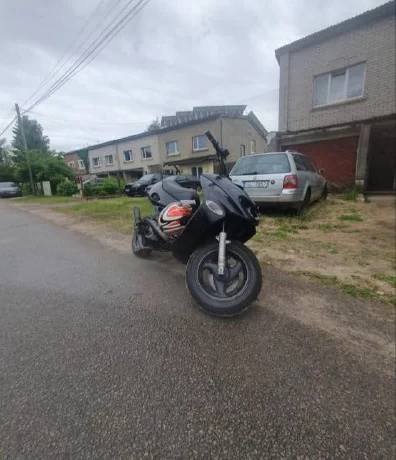 📌 - Опубликовано на FB: 💬 "19 августа у подъезда по адресу Земес иела 6 (г. Рига) стоял скутер. Был 