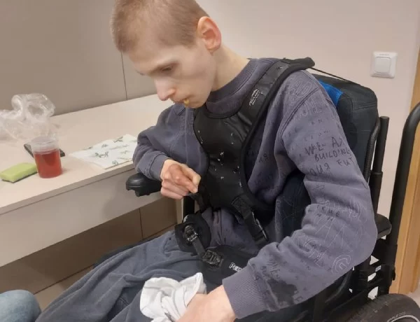 Морили голодом: в Латвии едва не погиб 18-летний подросток Морили голодом: в Латвии едва не погиб 18-летний подросток