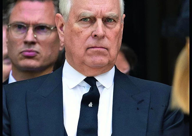 Уильям и Кэтрин дистанцируются от принца Эндрю: политика "нулевой терпимости" Уильям и Кэтрин дистанцируются от принца Эндрю: политика "нулевой терпимости"