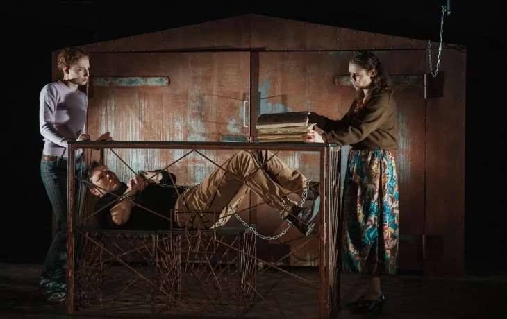 Izrāde "Ko var cilvēks" Nacionālajā teātrī: noziegums, mīlestība un jautājumi par cilvēka dabu Izrāde "Ko var cilvēks" Nacionālajā teātrī: noziegums, mīlestība un jautājumi par cilvēka dabu